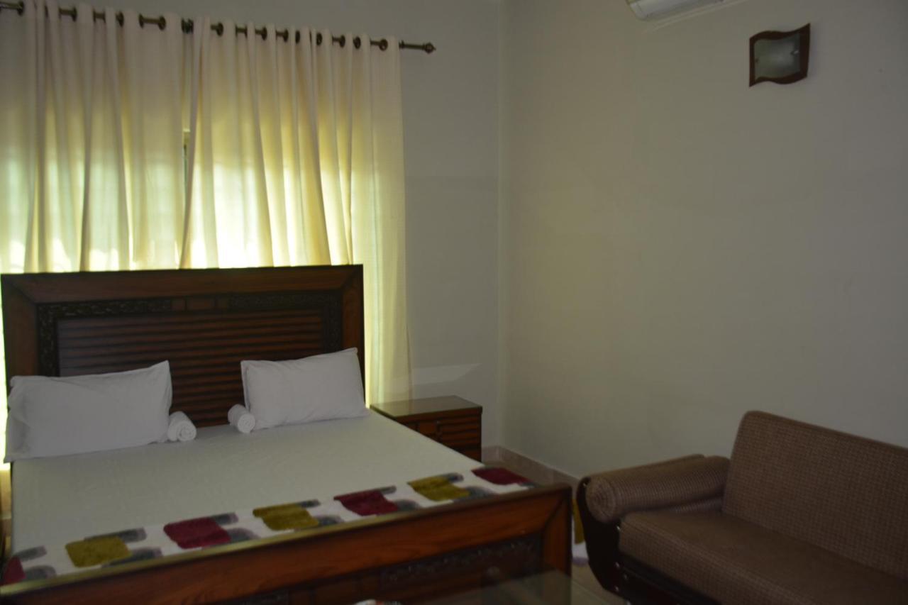 The Travelers Den Hotel Islamabad Buitenkant foto